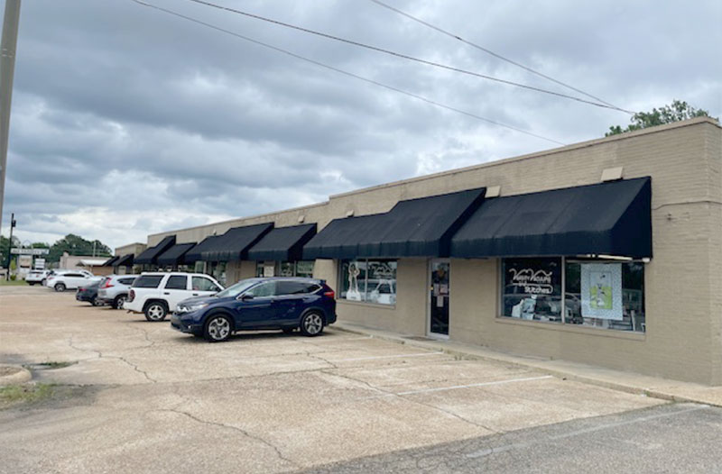 rental space for rent on varsity drive in tupelo.